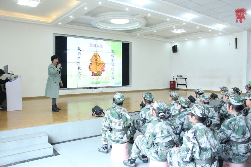 来校两个月小女孩，竟用心给妈妈送生日礼(图1)