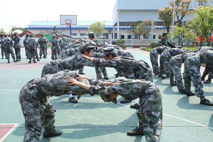 成绩好的孩子突然不想读书，不想去学校了怎么办？(图1)