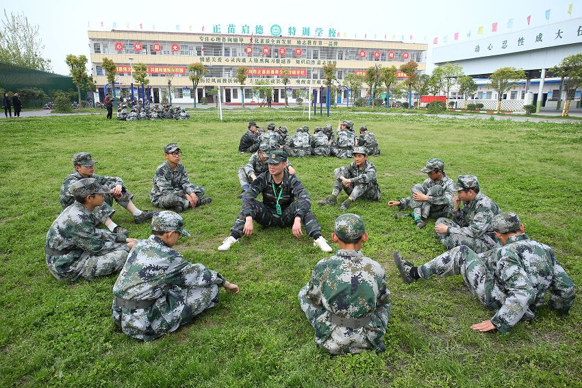 孩子不上学怎么教育 打骂可不是办法(图1)