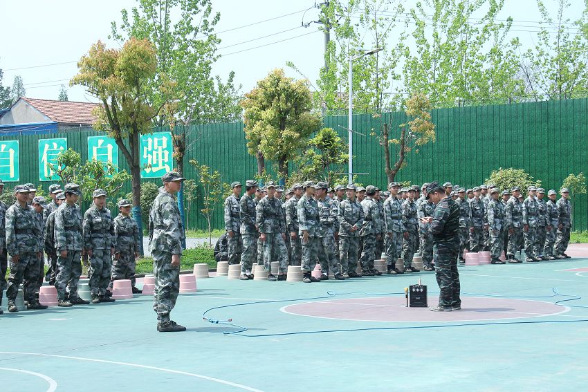 遇到叛逆的孩子怎么办，孩子叛逆的原因有哪些(图1)