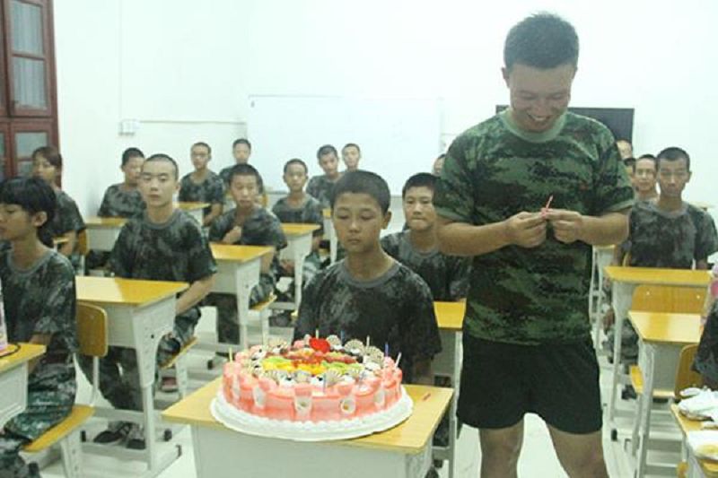 在校学生举办不一样的生日宴会(图1)