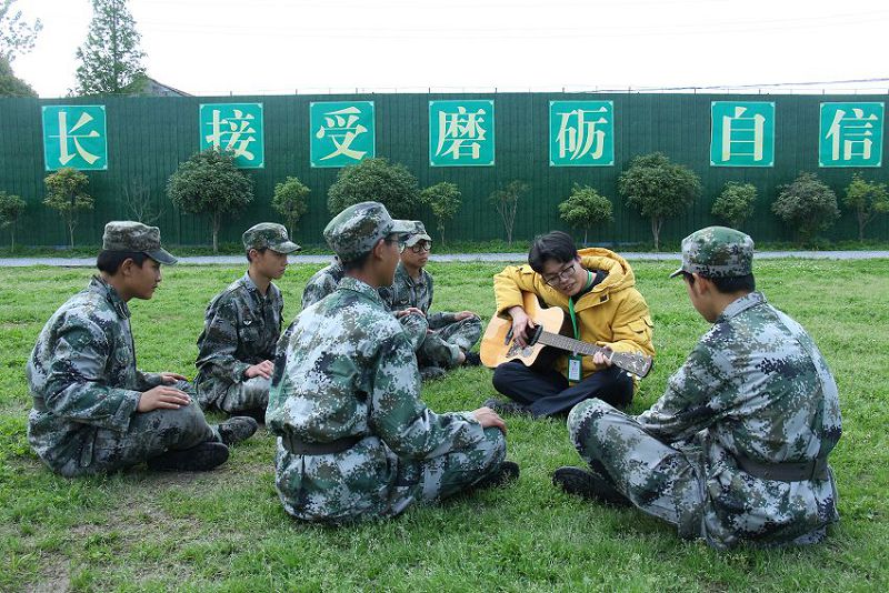 青少年产生厌学心理的原因是什么？