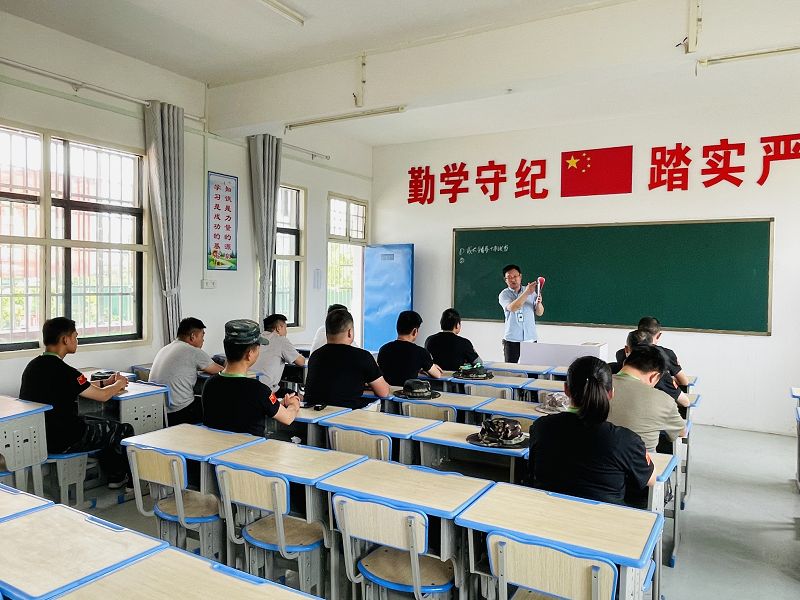 中小学生学习压力过大而产生厌学心理怎么办？(图1)