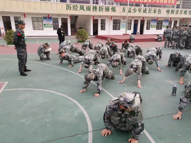 青春期早恋的中小学生有这些主要表现？(图1)