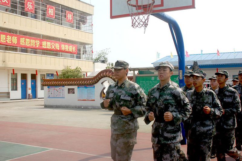 中小学生早恋具体表现是什么？