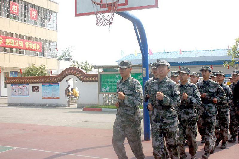      父母应对小孩的学生谈恋爱应该怎么办