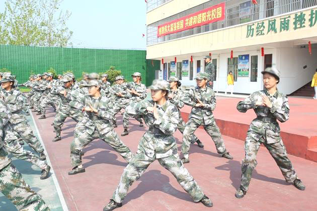 叛逆孩子送到全封闭式学校有用吗？全封闭式学校如何管教叛逆孩子(图2)